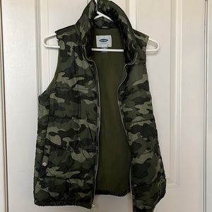 Old navy camouflage puffer vest